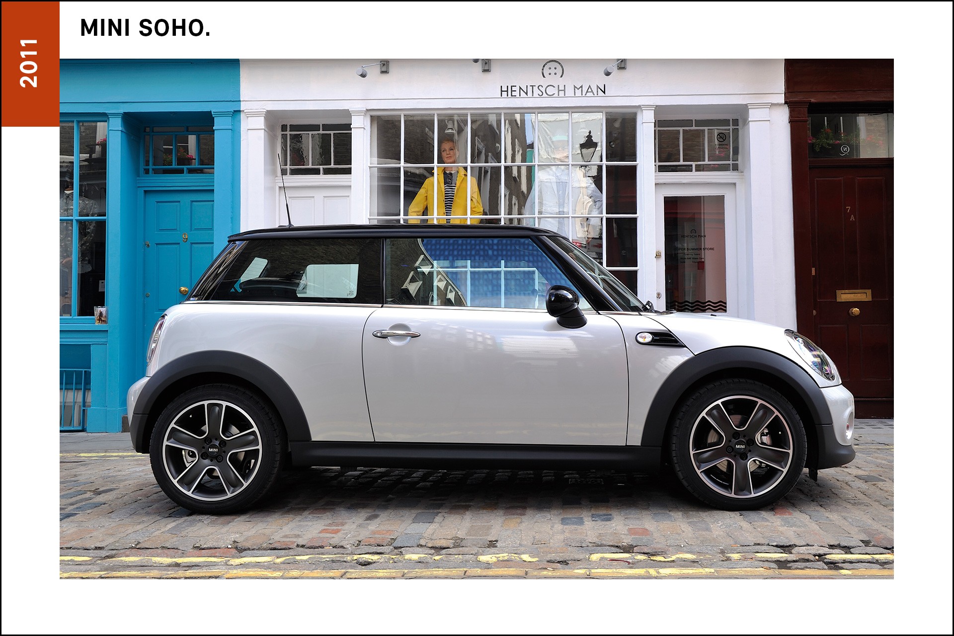 MINI Soho, de 2011 na cor exterior prata metalizada e jantes de liga leve de 17 polegadas.